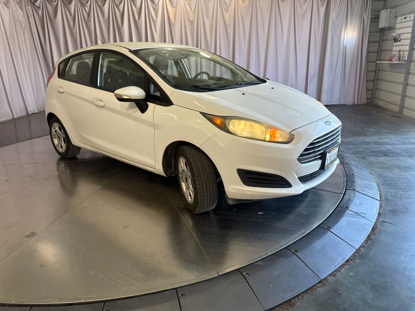 Used 2016 Ford Fiesta SE FWD image 2