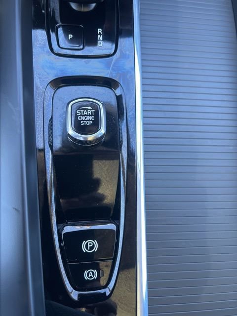 Used 2025 Volvo XC60 B5 Core image 18