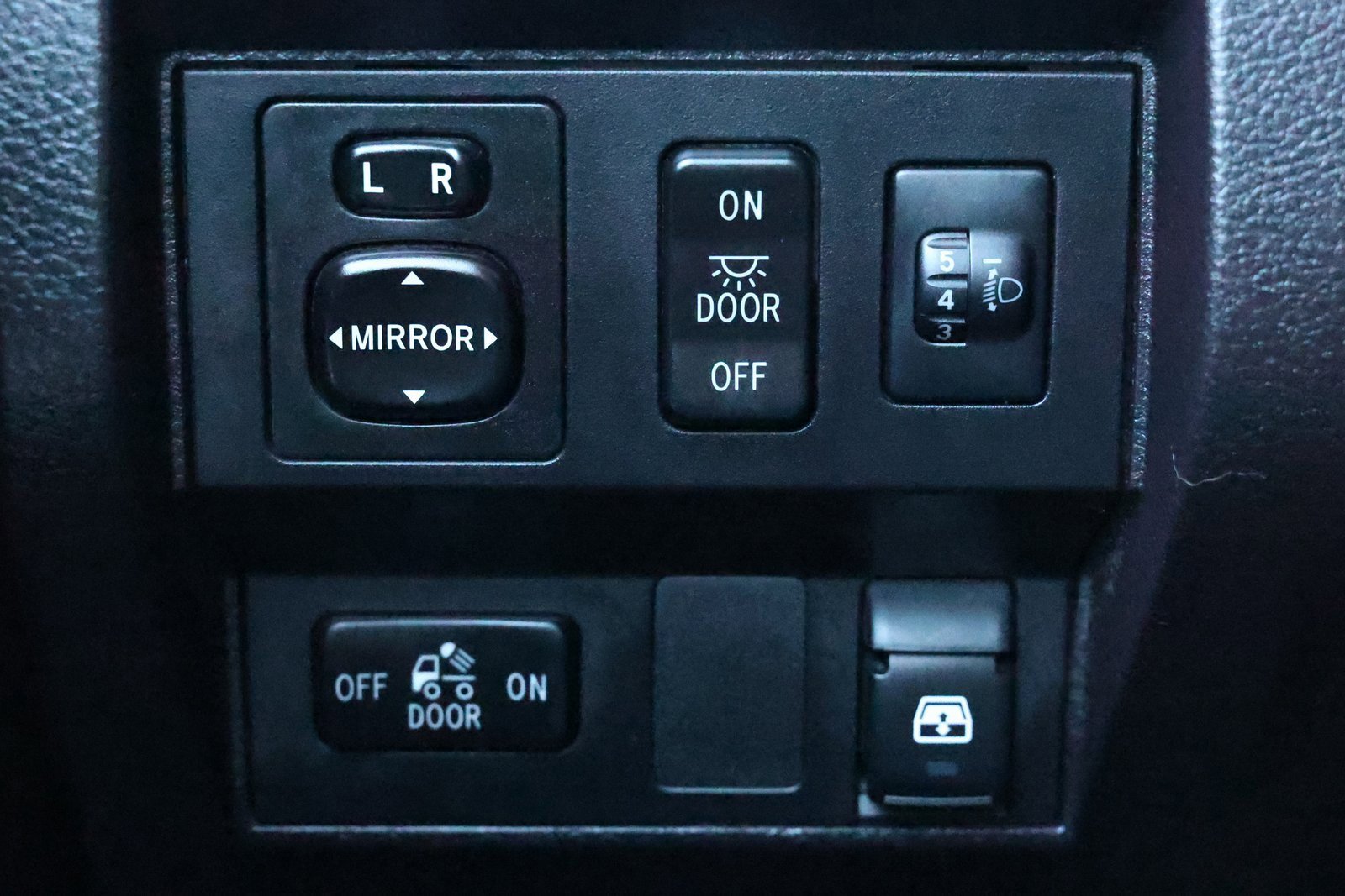 Used 2016 Toyota Tundra SR5 image 25