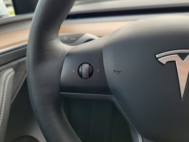 Used 2025 Tesla Model Y Long Range RWD image 22