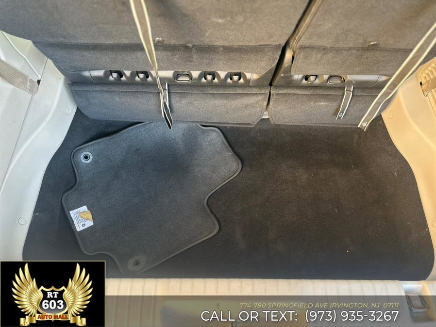 Used 2024 Chrysler Pacifica Touring-L image 10