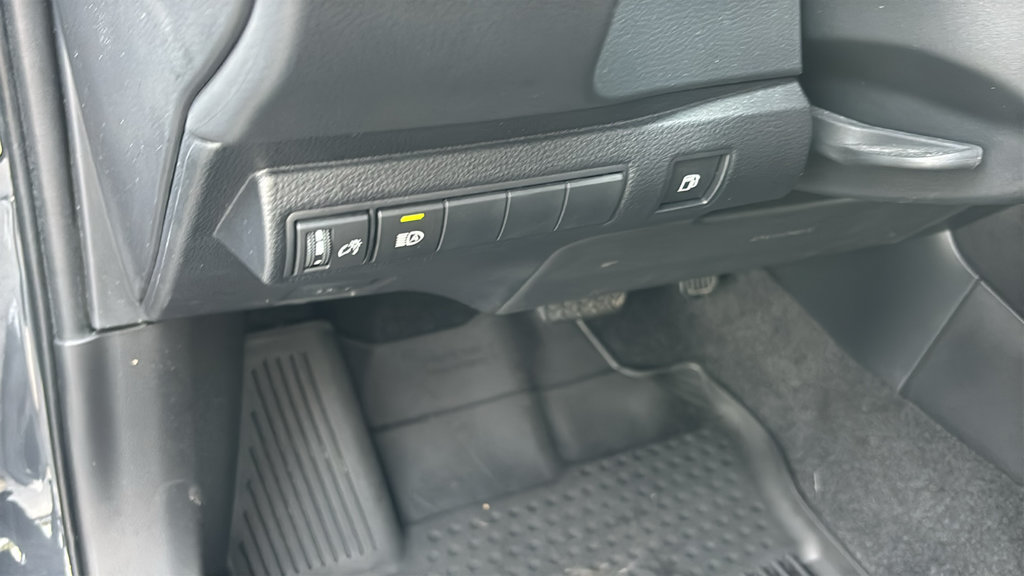 Used 2024 Toyota Corolla LE AWD/4WD image 10