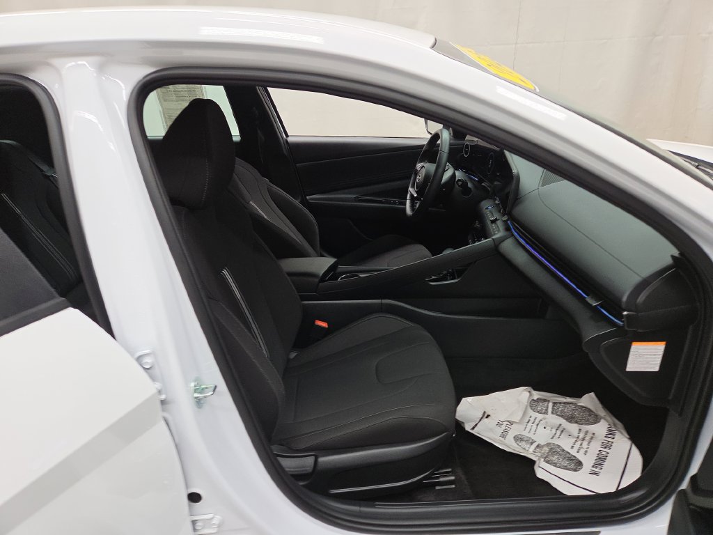 Used 2025 Hyundai Elantra SEL FWD image 11