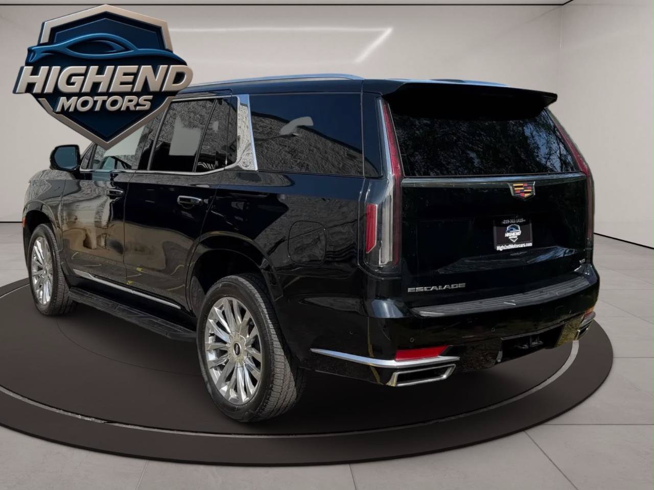 Used 2023 Cadillac Escalade Premium Luxury w/ LPO, Floor Liner Package AWD/4WD image 4