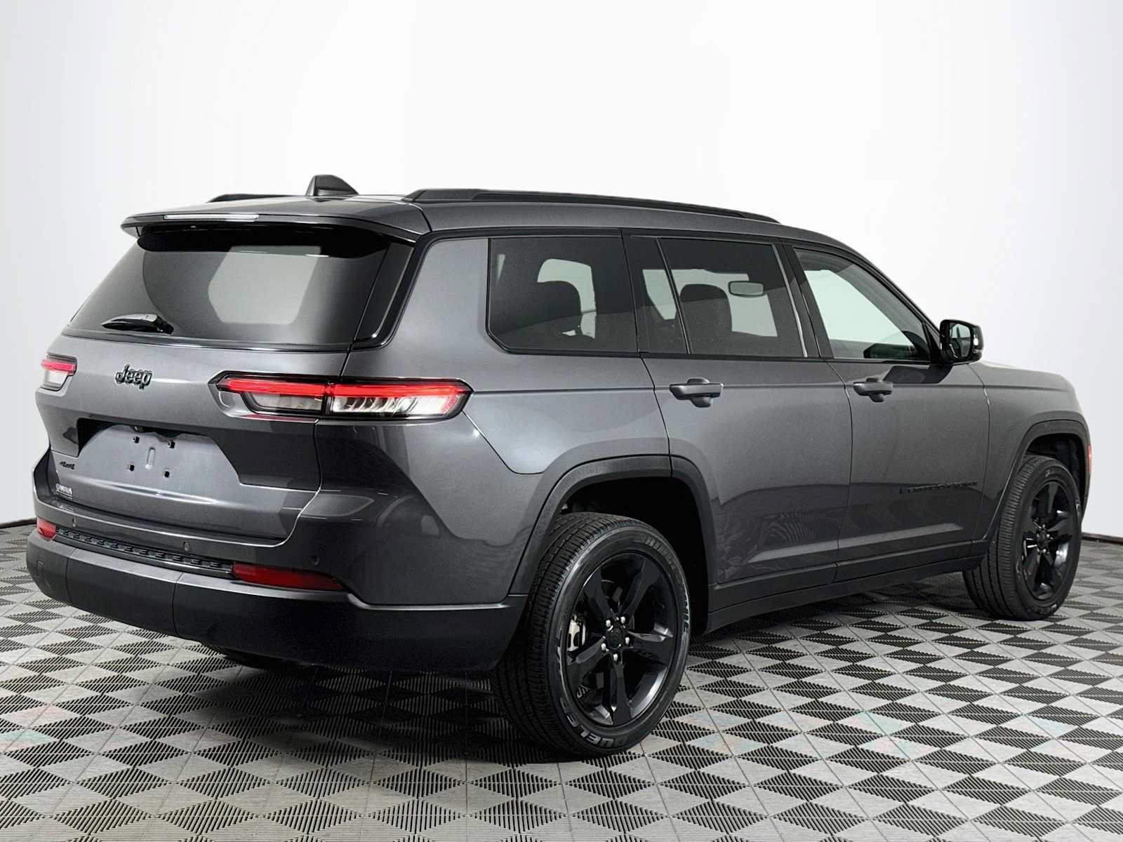 Used 2023 Jeep Grand Cherokee L Altitude AWD/4WD image 5