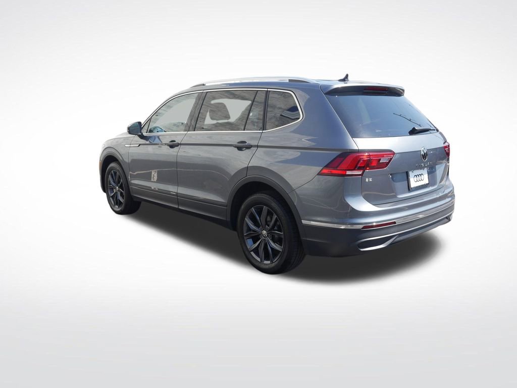 Used 2023 Volkswagen Tiguan SE w/ Panoramic Sunroof Package AWD/4WD image 3