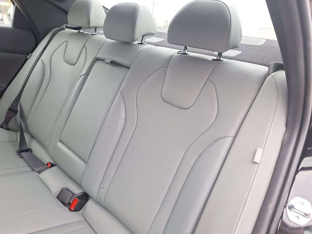 Used 2025 Hyundai Elantra Limited image 25