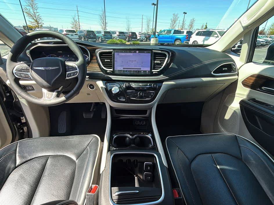 Used 2023 Chrysler Pacifica Limited FWD image 31