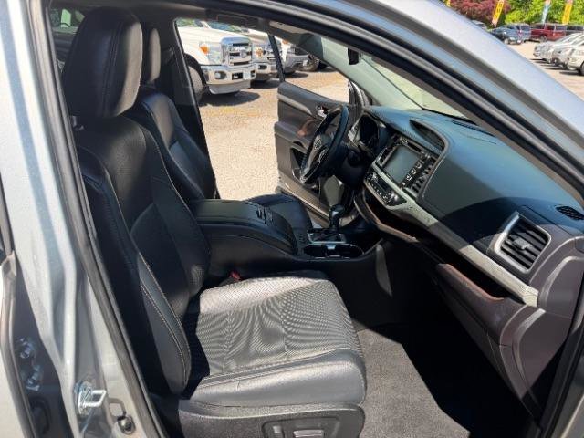 Used 2017 Toyota Highlander Limited AWD/4WD image 42