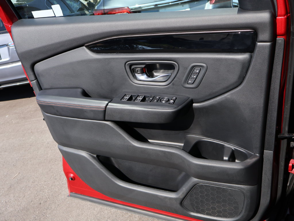 Certified 2025 Honda Pilot TrailSport image 32
