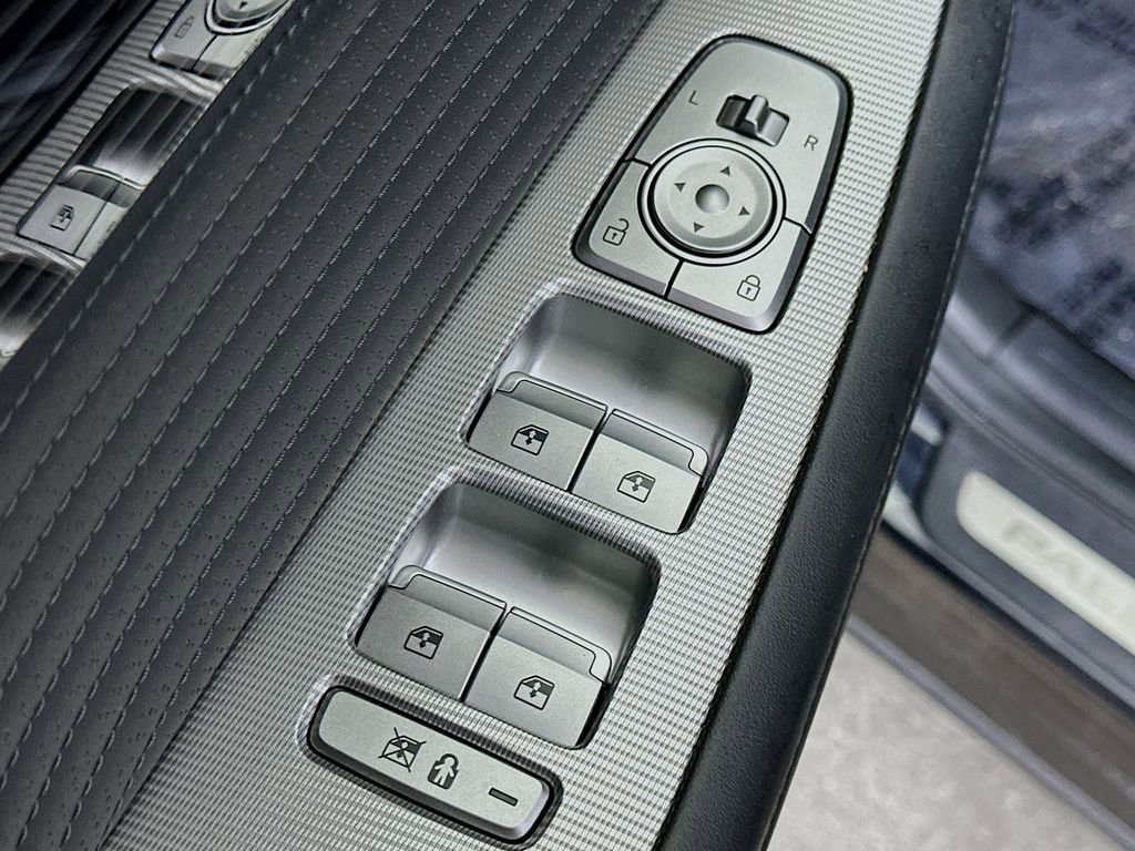 Used 2024 Hyundai Palisade Calligraphy image 21