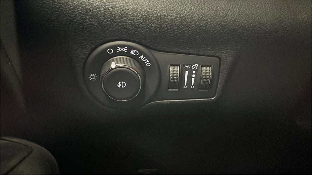 Used 2022 Jeep Compass Limited AWD/4WD image 32