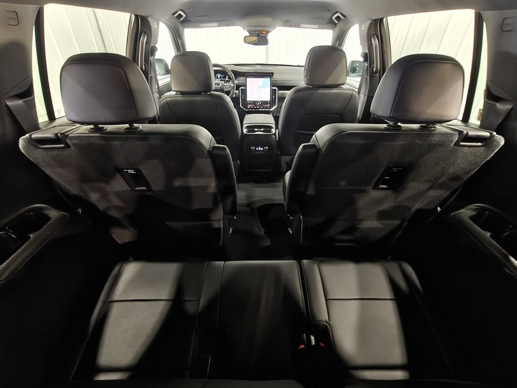 Used 2025 GMC Acadia Elevation w/ Elevation Premium Package FWD image 30