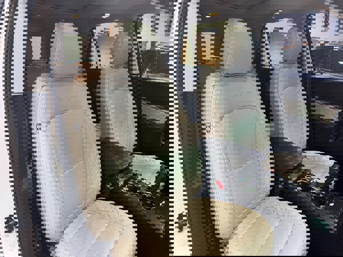 Used 2016 Ford Explorer Platinum image 18