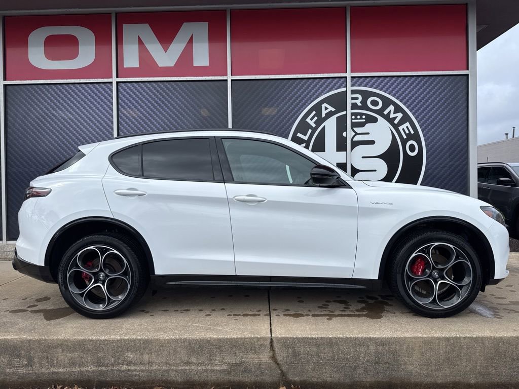 Used 2024 Alfa Romeo Stelvio Veloce image 4