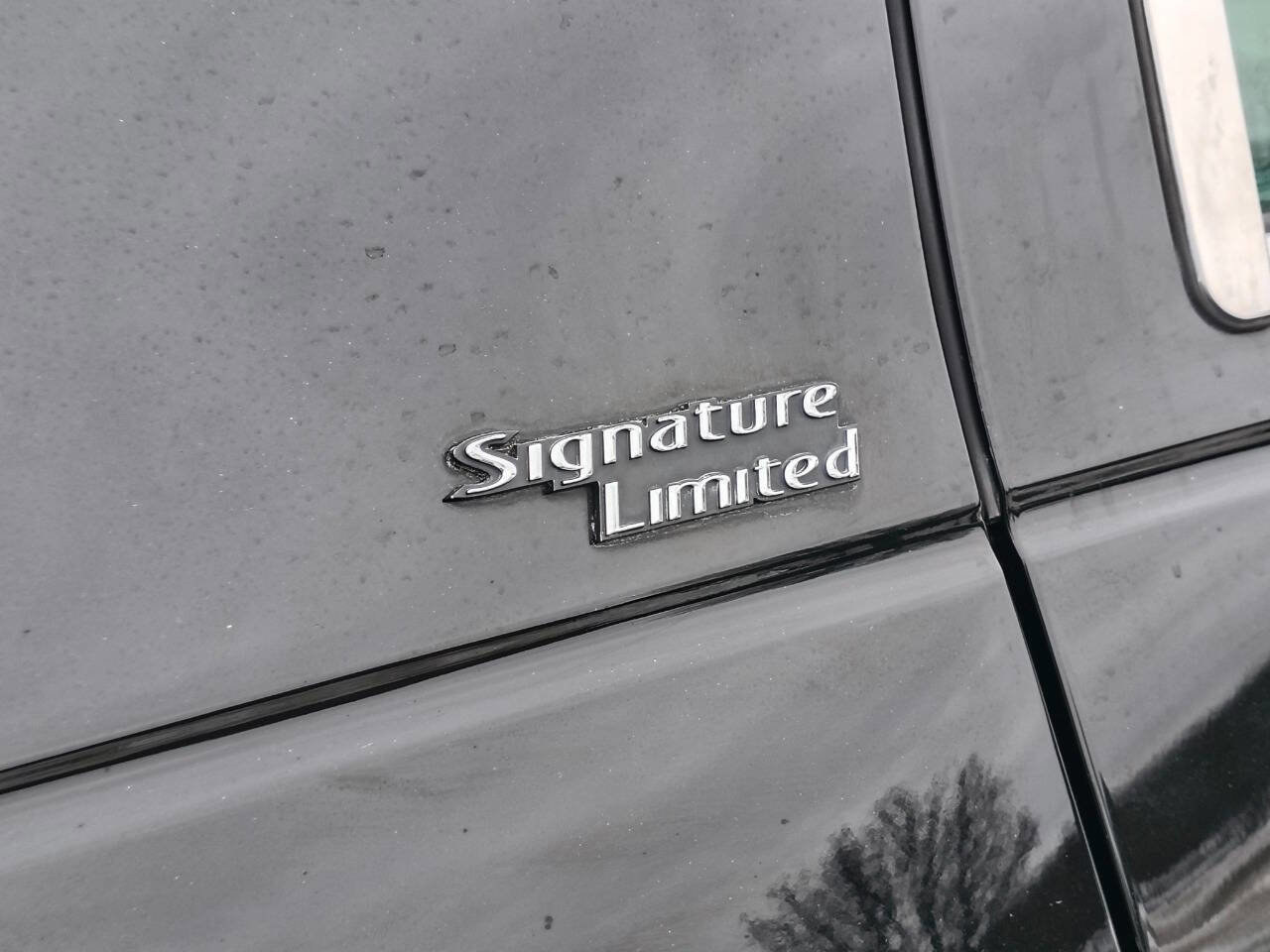 Used 2009 Lincoln Town Car Signature Limited image 18