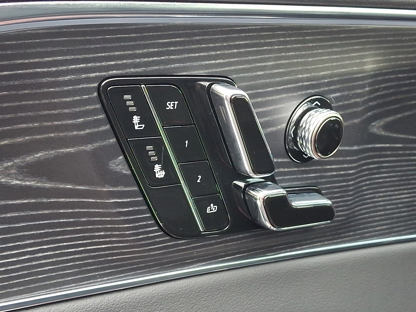 Certified 2024 Cadillac Lyriq Luxury AWD/4WD image 19