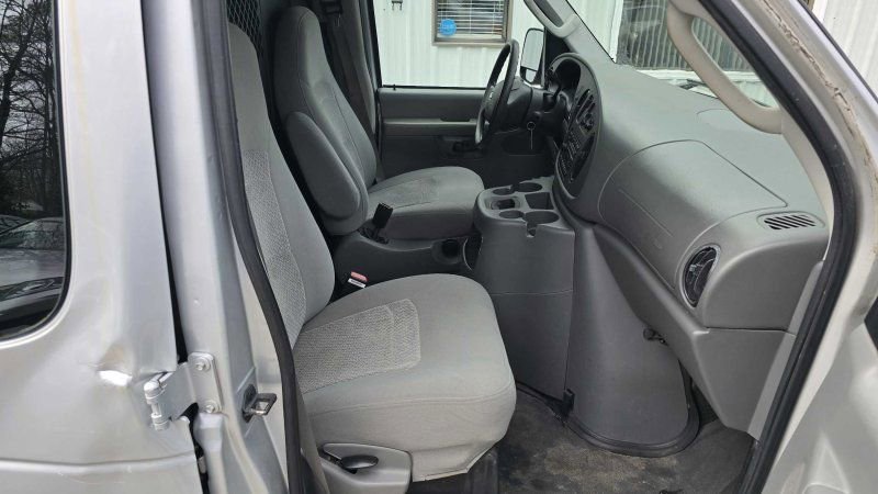Used 2006 Ford E-150 and Econoline 150 RWD image 17