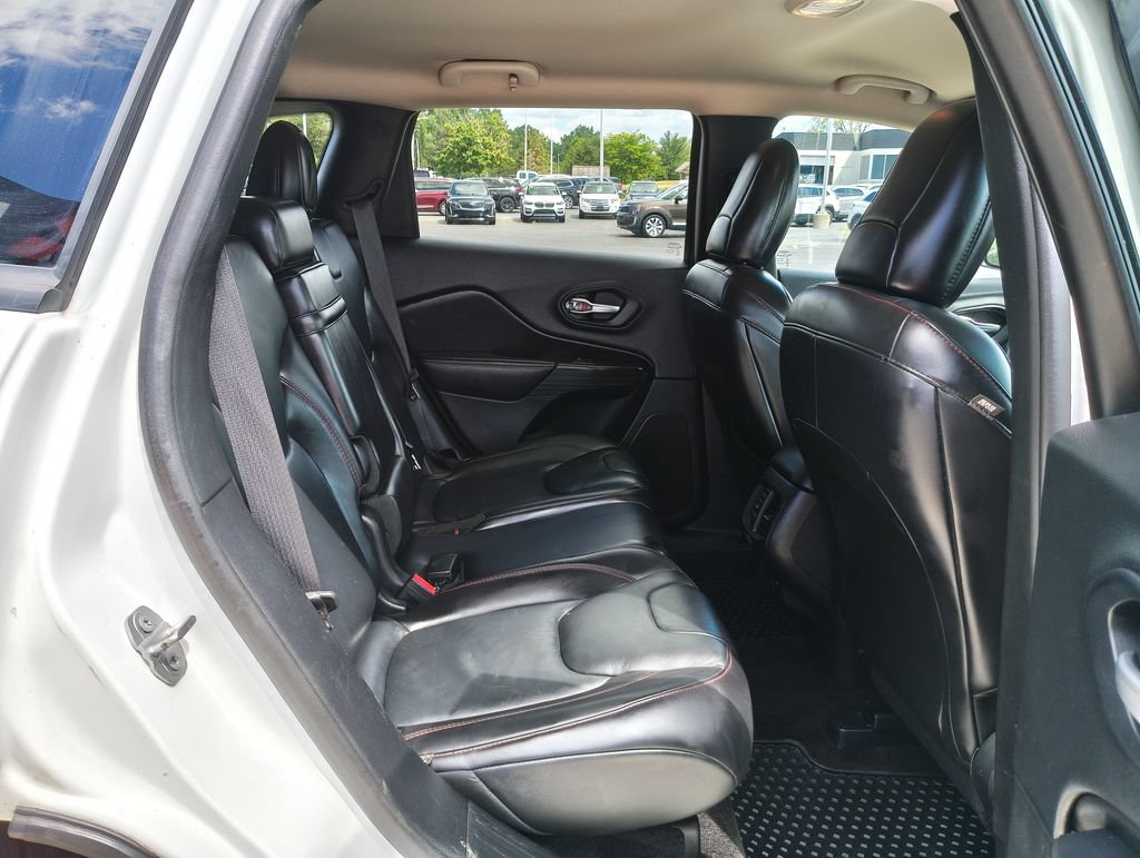 Used 2016 Jeep Cherokee Trailhawk w/ Leather Interior Group AWD/4WD image 11