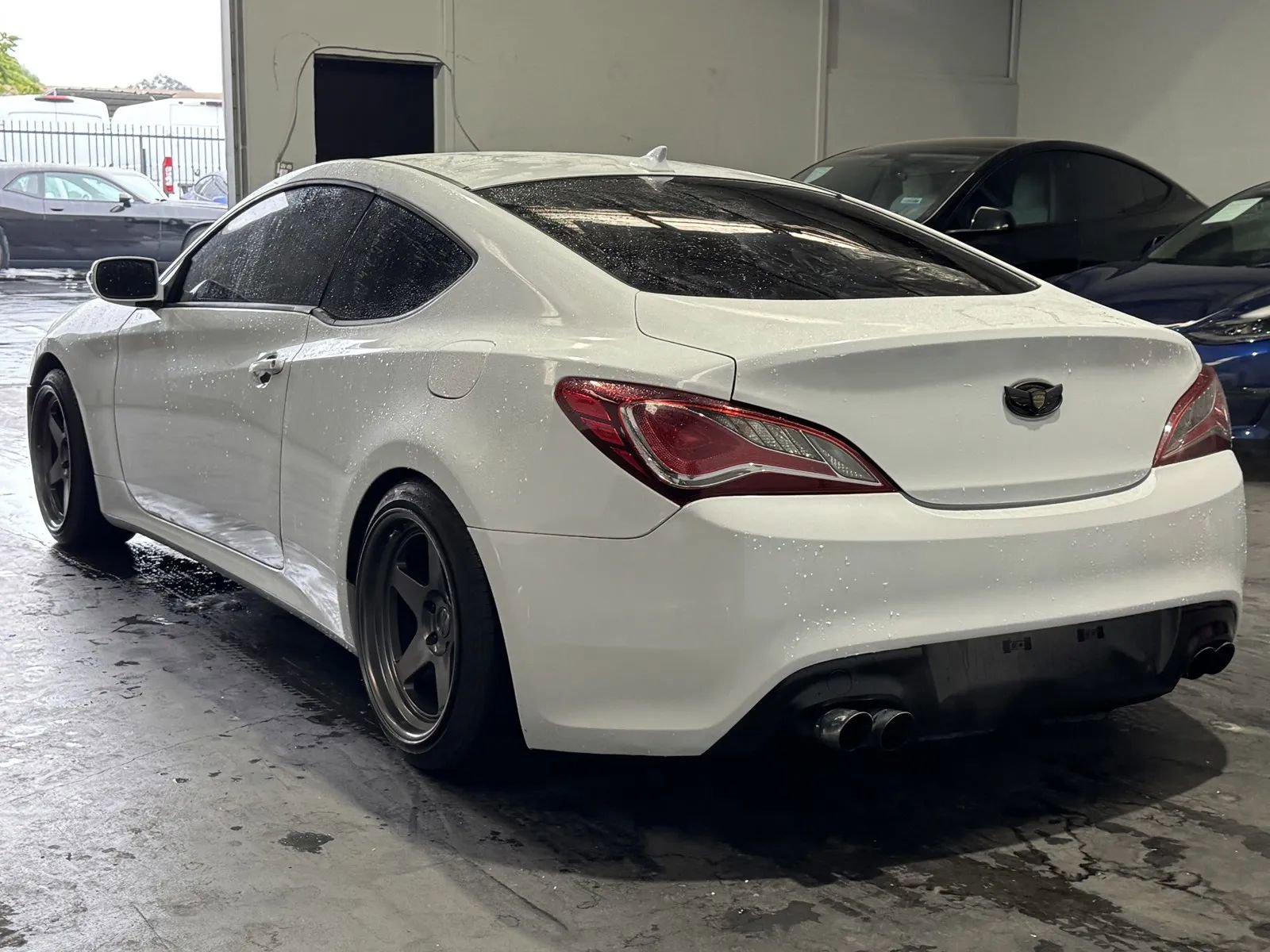 Used 2014 Hyundai Genesis 3.8 image 2