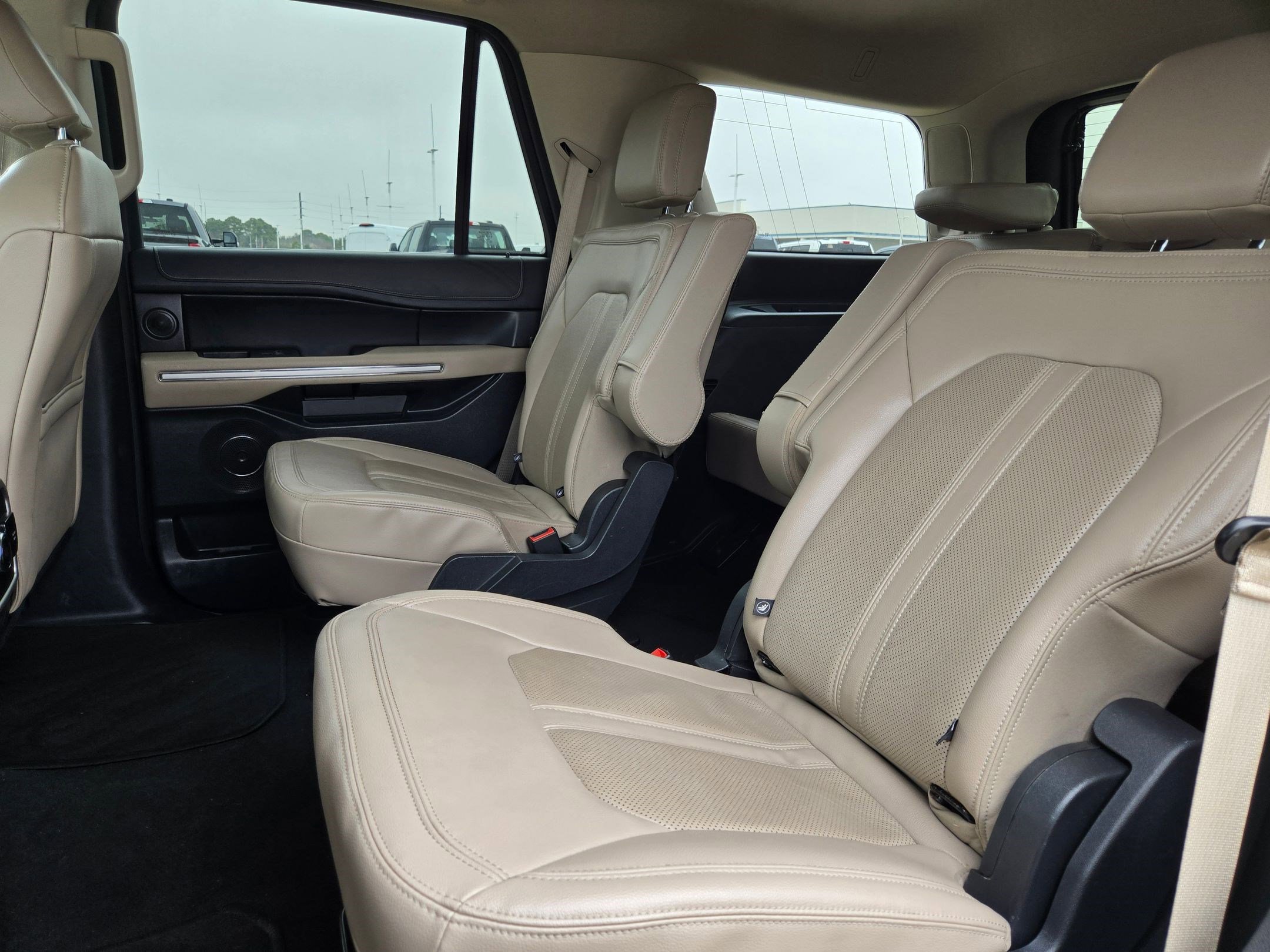 Used 2023 Ford Expedition Limited image 28