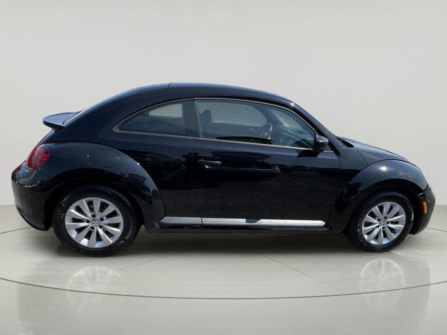 Used 2018 Volkswagen Beetle 2.0T FWD image 8