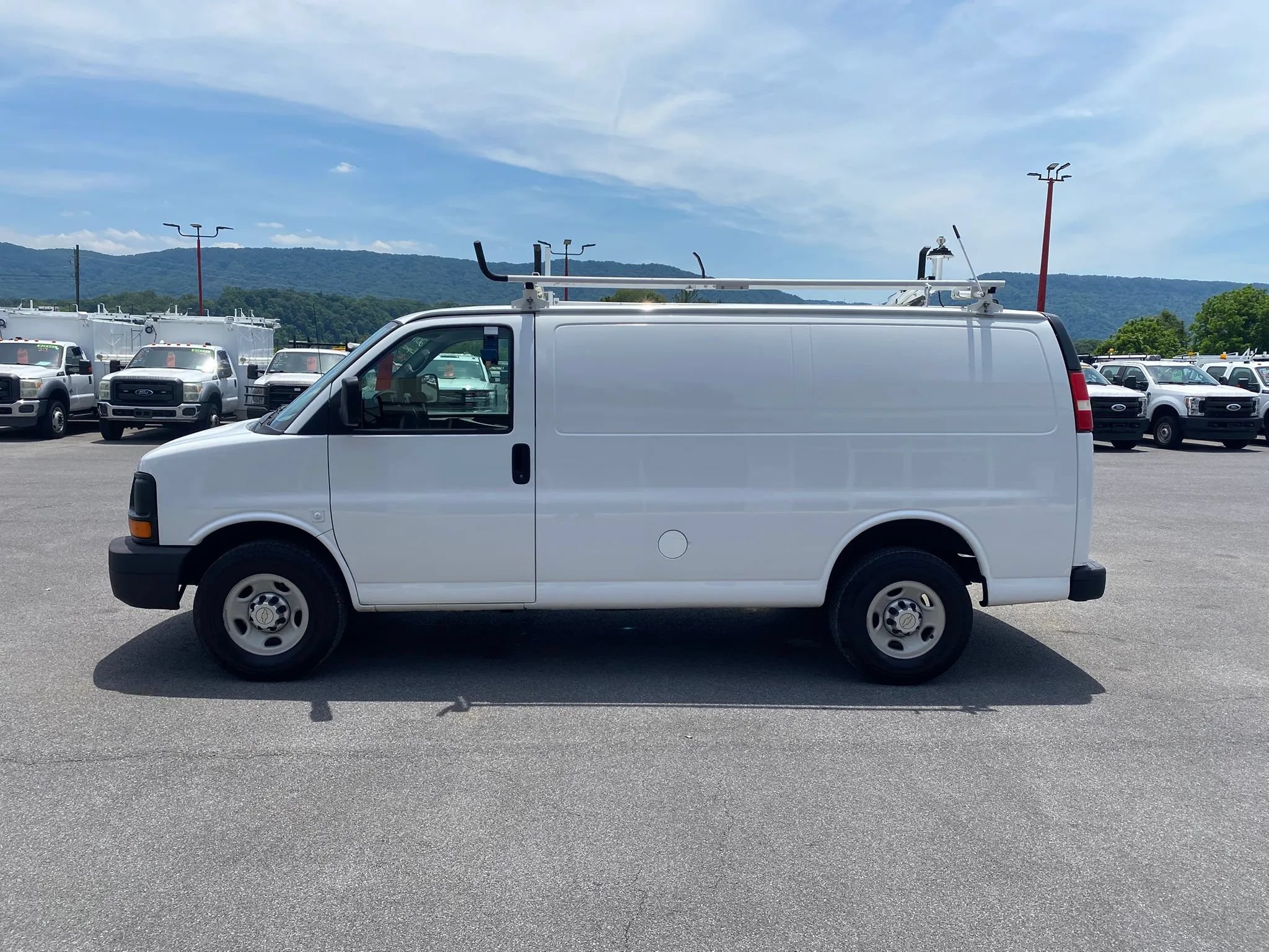 Used 2011 Chevrolet Express 2500 RWD image 5