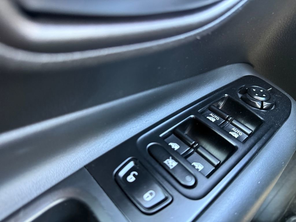 Used 2022 Jeep Renegade Latitude w/ Sun/Sound Group AWD/4WD image 28
