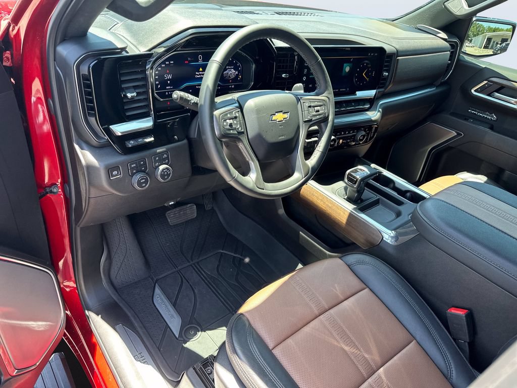 Used 2025 Chevrolet Silverado 1500 High Country w/ High Country Premium Package AWD/4WD image 12
