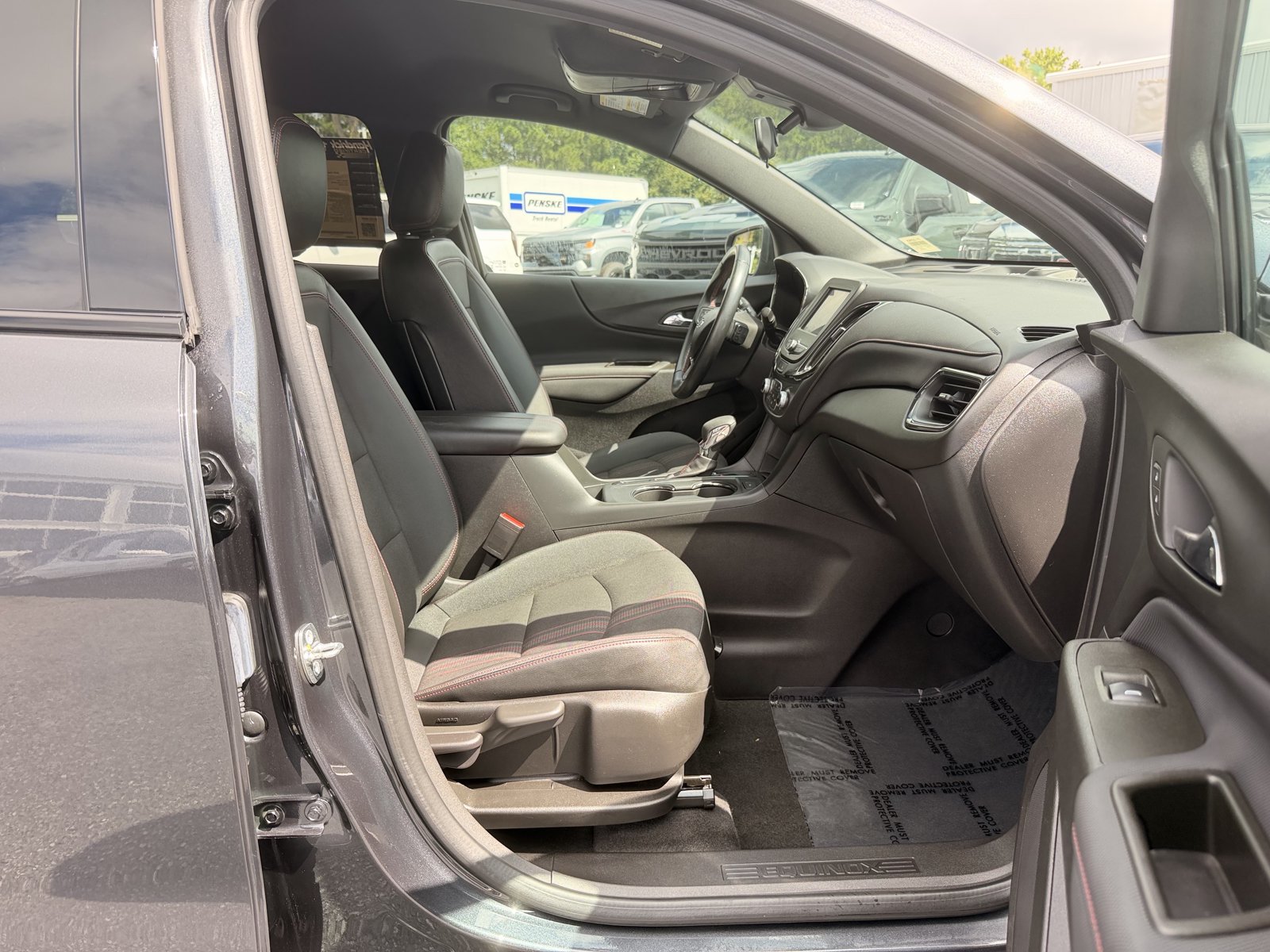 Used 2023 Chevrolet Equinox RS FWD image 33