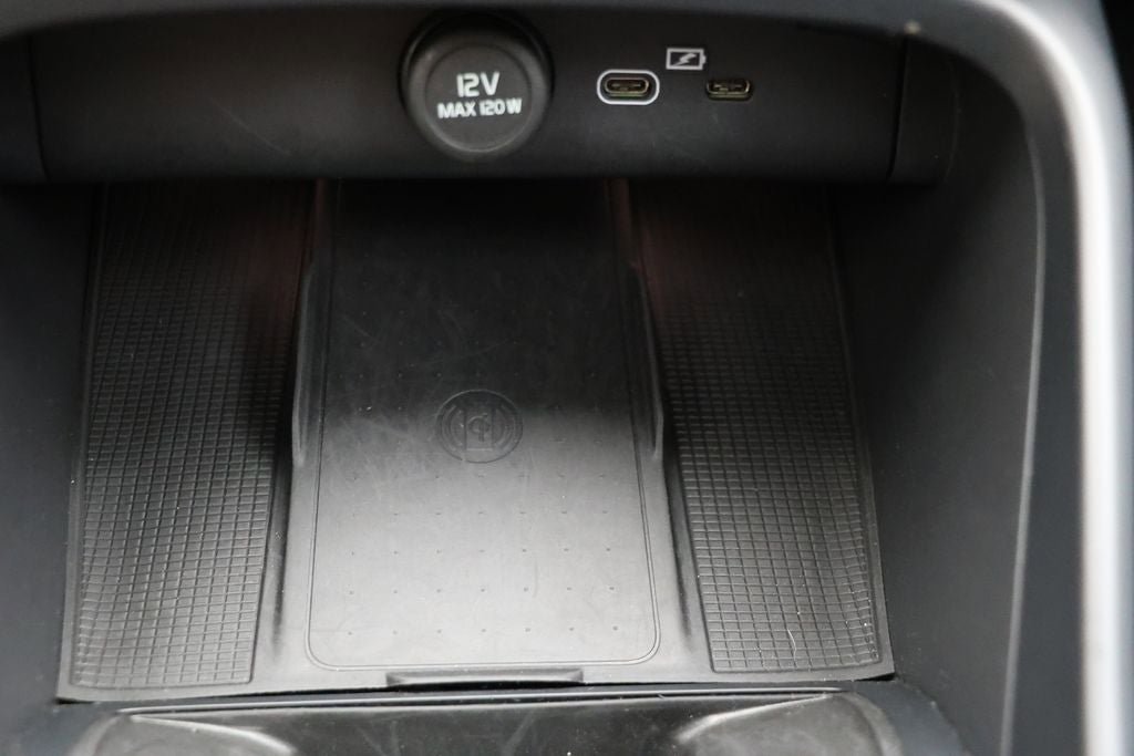Used 2025 Volvo XC40 B5 Core AWD/4WD image 26