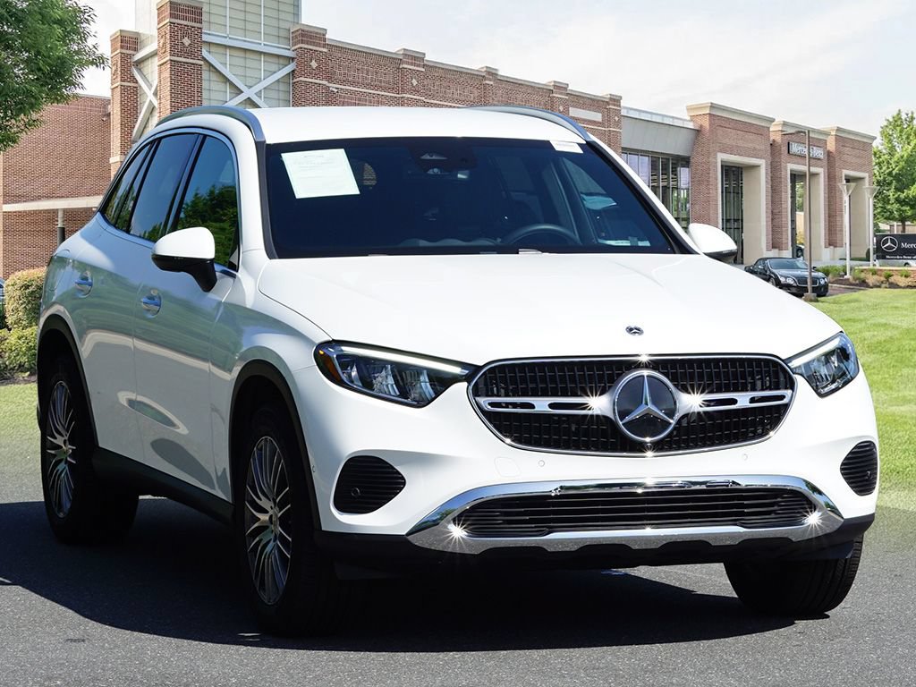 Certified 2025 Mercedes-Benz GLC 300 image 3