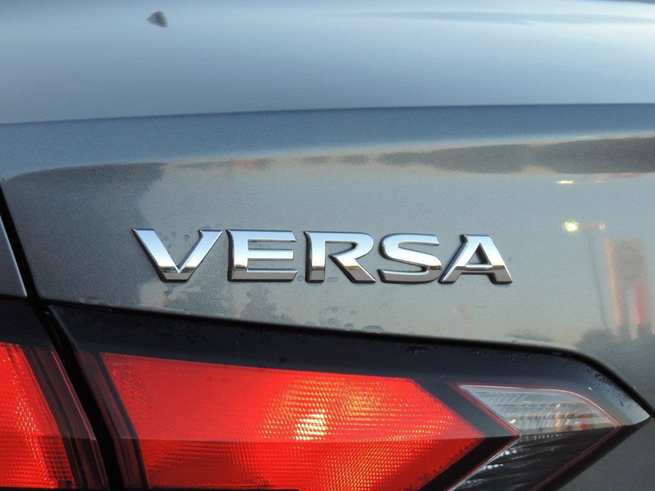 Used 2020 Nissan Versa SV FWD image 11