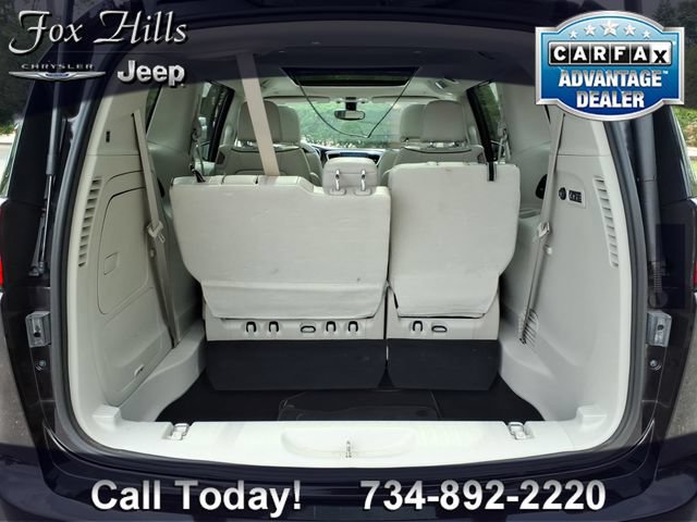 Used 2019 Chrysler Pacifica Limited w/ Tire & Wheel Group FWD image 10