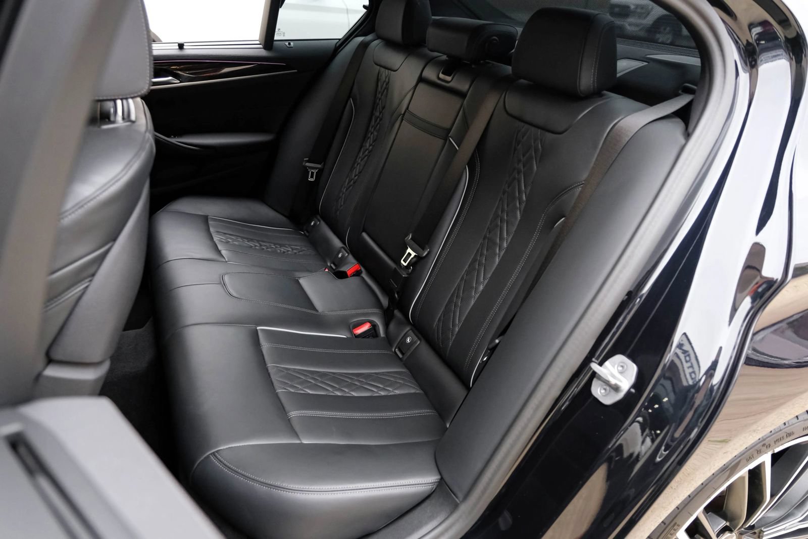 Used 2023 BMW M550i xDrive w/ Executive Package AWD/4WD image 53