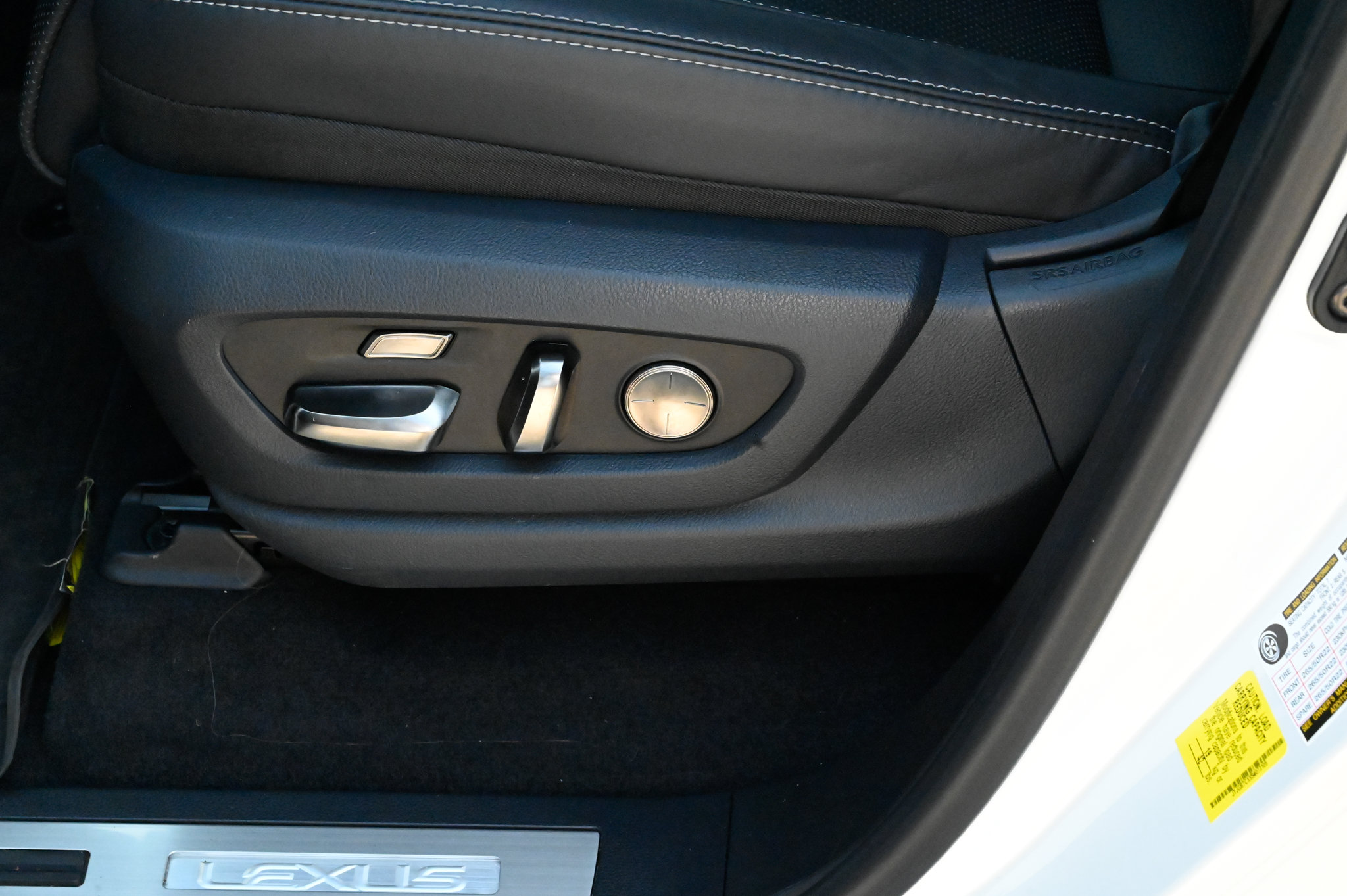 Used 2025 Lexus LX 600 4WD w/ Accessory Package (2T) image 18