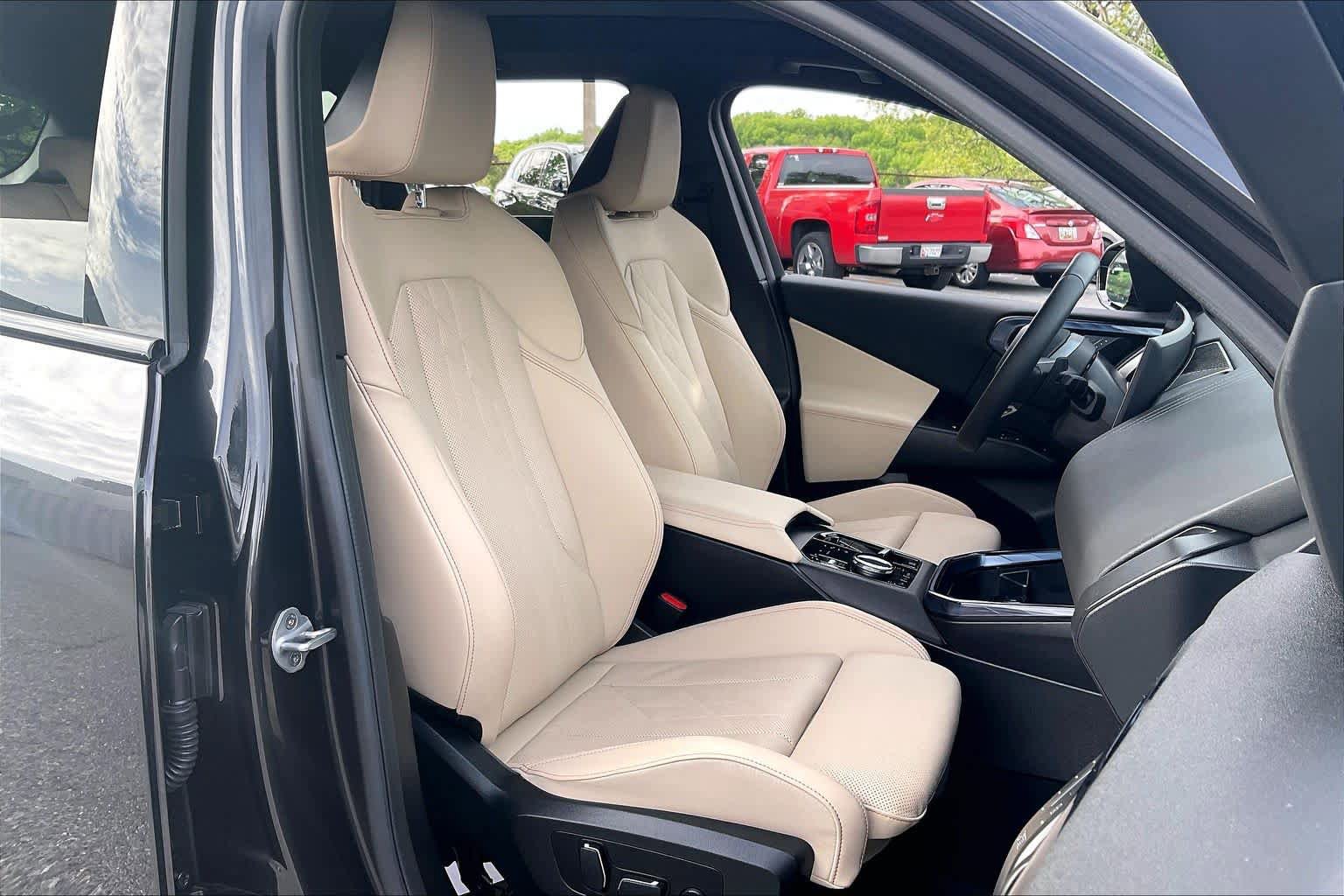 Used 2025 BMW X3 xDrive30i w/ M Sport Package AWD/4WD image 8