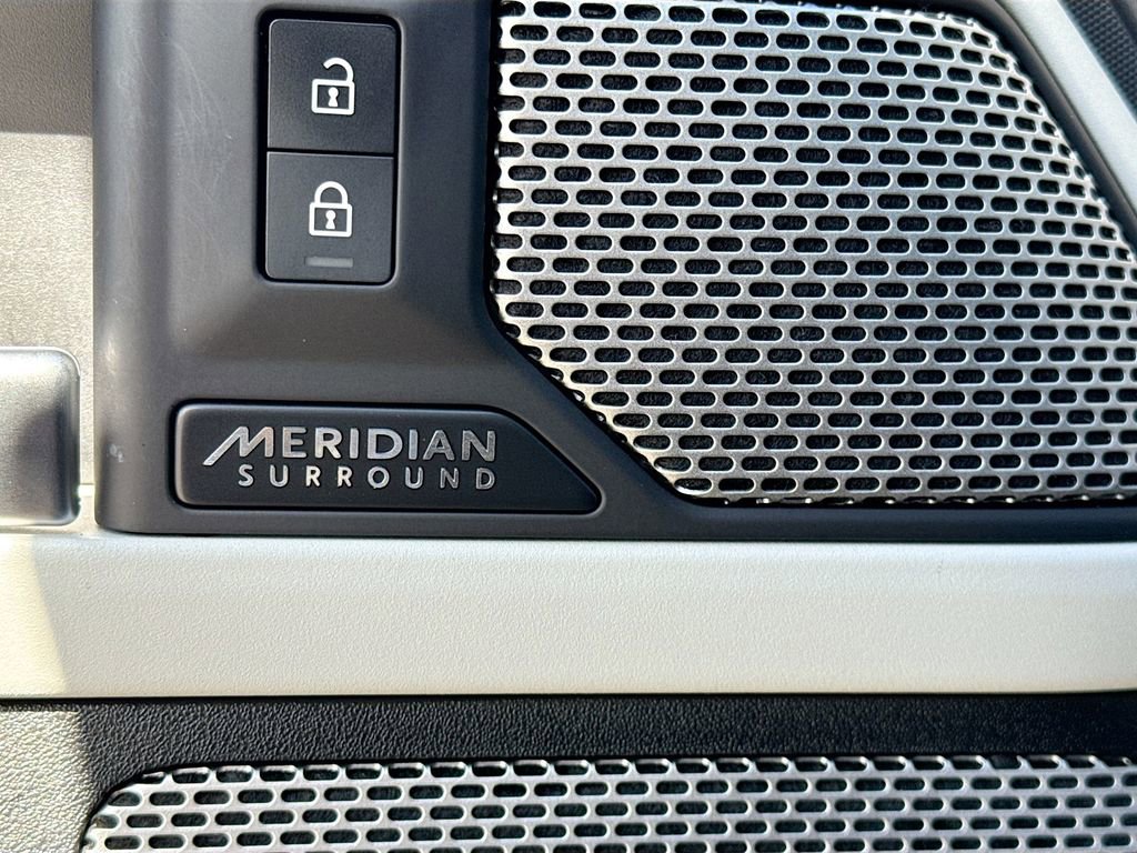 Used 2023 Land Rover Defender 130 SE image 20
