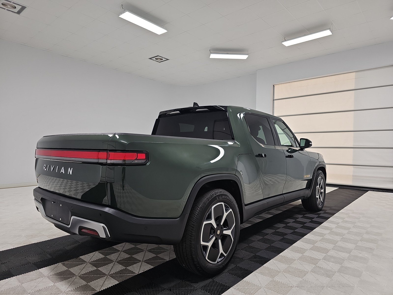 Used 2022 Rivian R1T Adventure AWD/4WD image 5
