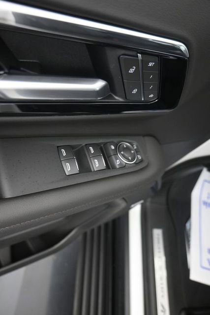 New 2025 Chevrolet Suburban High Country image 15