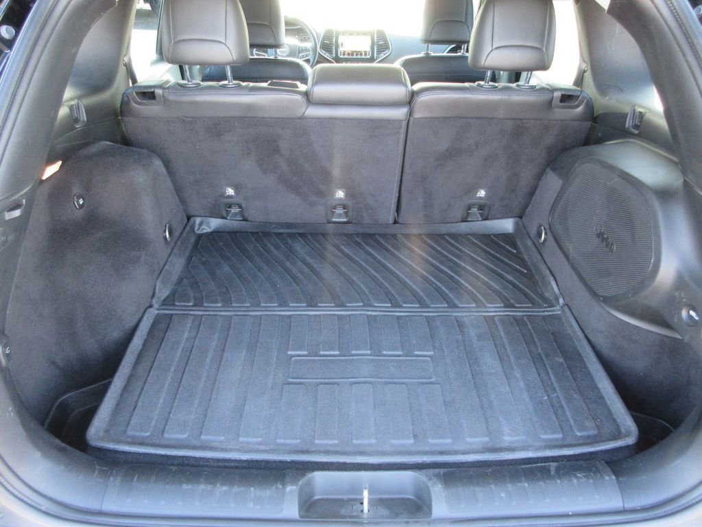 Used 2019 Jeep Cherokee Limited w/ Luxury Group image 13