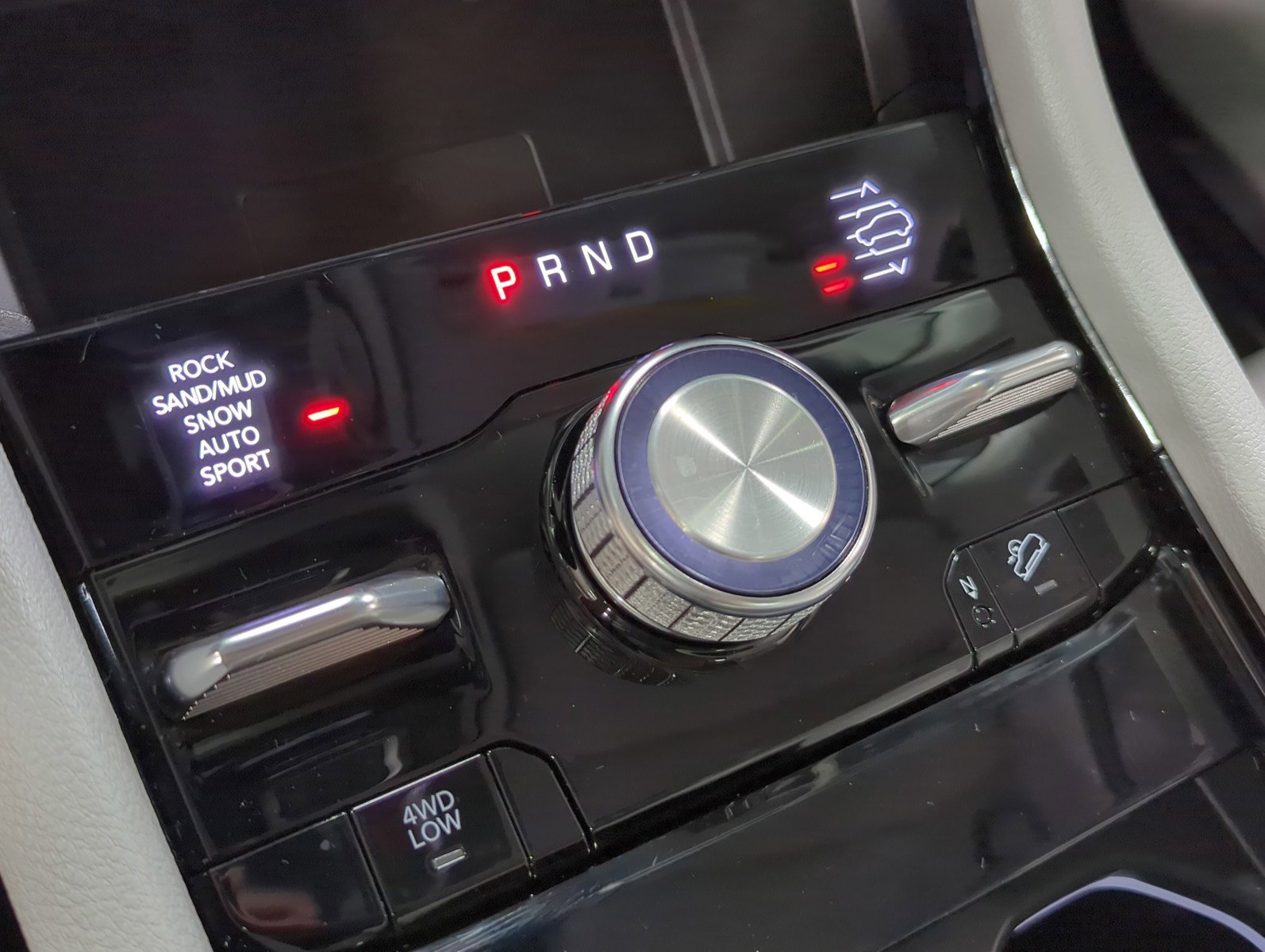 Used 2022 Jeep Grand Cherokee Overland w/ Advanced Protech Group III image 24