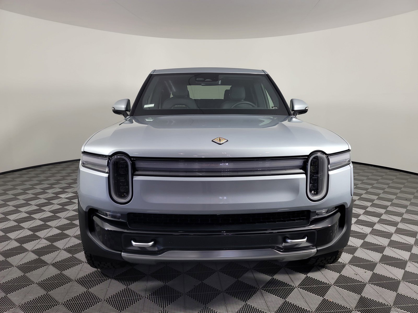 Used 2025 Rivian R1T Adventure image 8