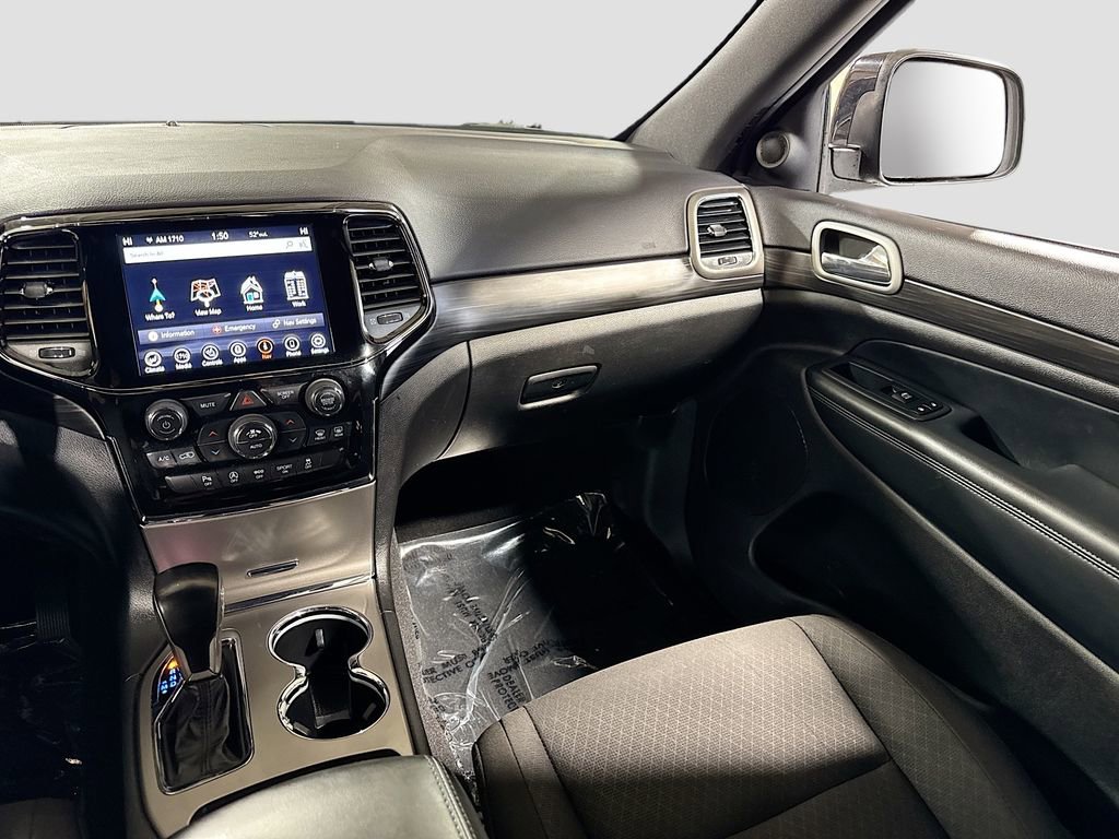 Used 2020 Jeep Grand Cherokee Laredo w/ Security & Convenience Group image 23