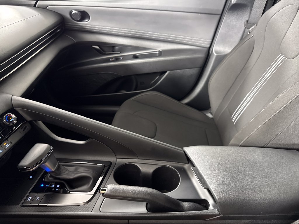 Used 2025 Hyundai Elantra Sport FWD image 23