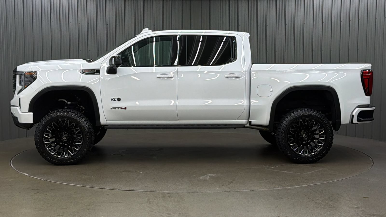 Used 2026 GMC Sierra 1500 AT4 w/ AT4 Premium Package AWD/4WD image 2