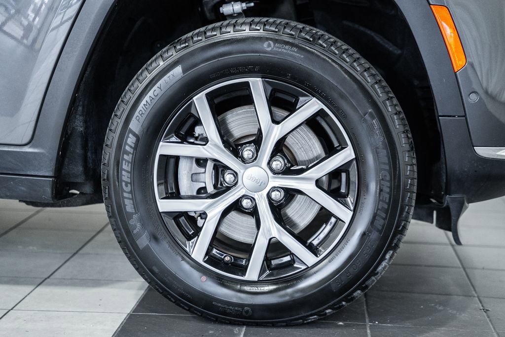 Used 2024 Jeep Grand Cherokee L Limited w/ Luxury Tech Group II image 23