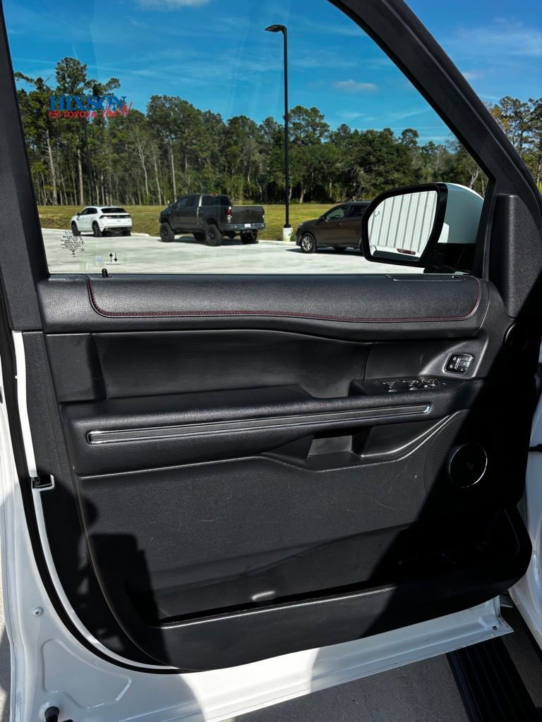 Used 2023 Ford Expedition Limited image 9