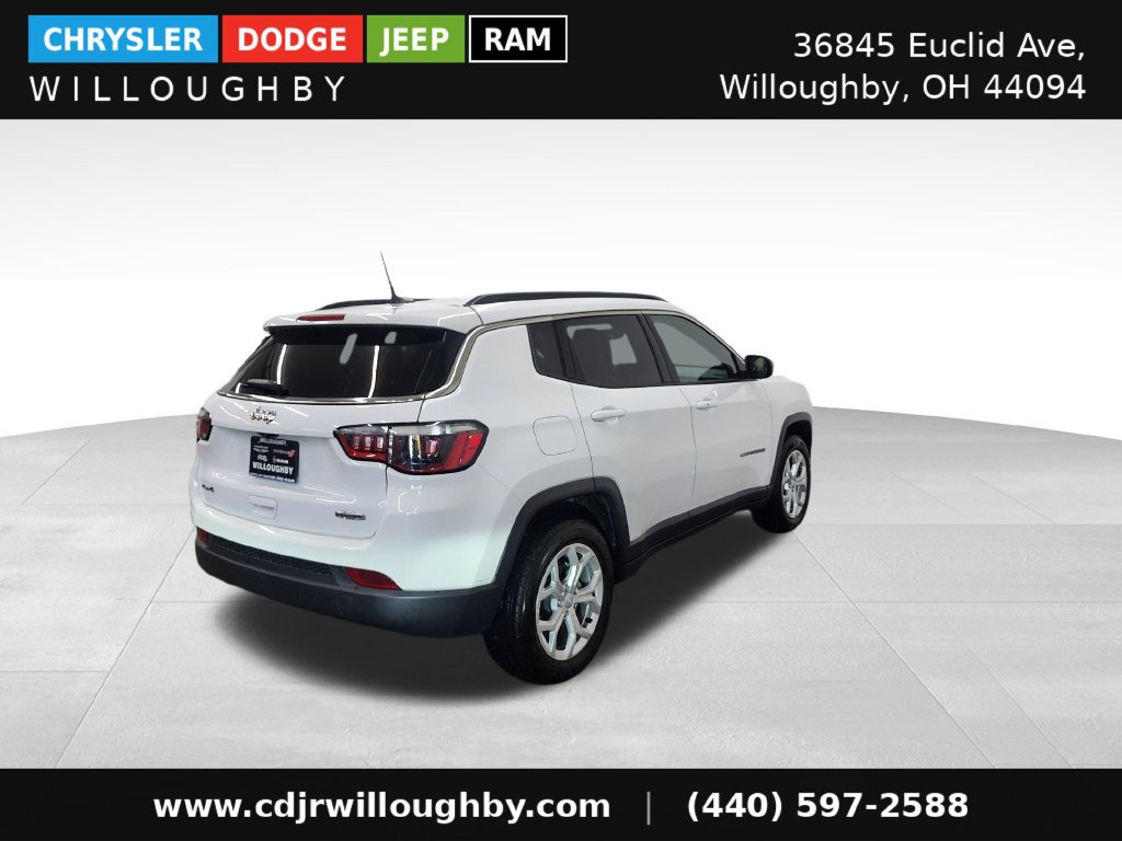 Used 2024 Jeep Compass Latitude AWD/4WD image 9