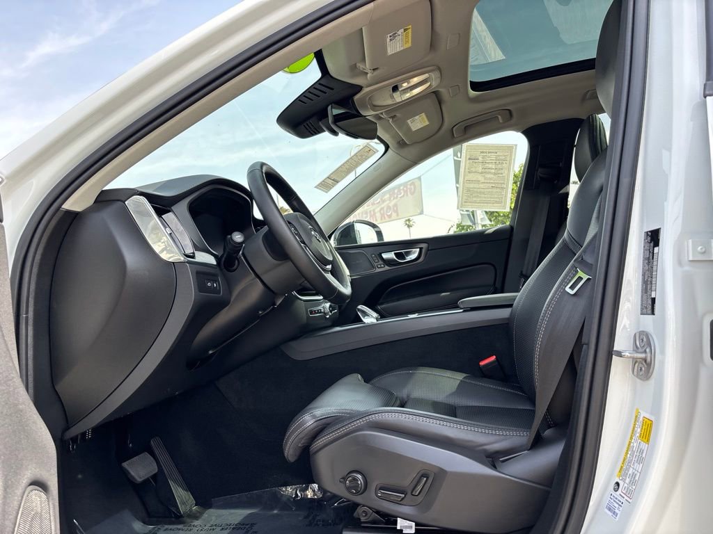 Used 2025 Volvo XC60 T8 Ultra w/ Protection Package Premier AWD/4WD image 9